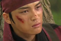 第15話でギョンタク（キム・ジェジュン演）は、父親のキム・ビョンフィ（キム・ウンス演）の目に留ろうとハウン（イ・ボムス演）を銃で襲うのだが、全てが水の泡となって窮地に陥ったビョンフィは、容赦なくギョンタクを追い出した。