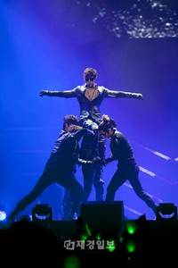 SS501（ダブルエス501）リーダーのキム・ヒョンジュンが、シングルアルバム発売記念ライブコンサートを大盛況に収めた。写真＝キーイースト