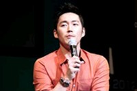 7月15日、大阪のシアターBRAVA！で俳優チャン・ヒョクのファンミーティングが開かれた。会場には約1,300人のファンが集まった。