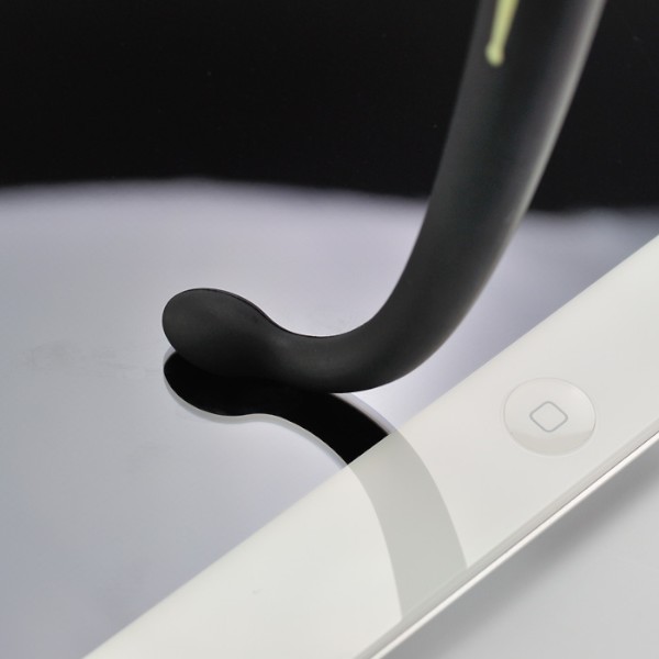 本物のドラムスティックやギター用ピックと同じような感覚で使用できるiPad用のスタイラス『PIX ＆ STIX for iPad』