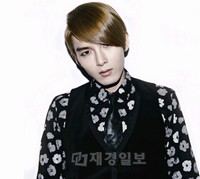 6thアルバムでカムバックしたSUPER JUNIOR(スーパージュニア)のメンバーが、もっともセクシーなメンバーとしてリョウクを選んだ。 6thアルバムでカムバックしたSUPER JUNIOR(スーパージュニア)のメンバーが、もっともセクシーなメンバーとしてリョウクを選んだ。