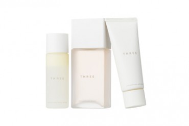昨年ベストコスメを受賞したTHREEのエイジングケアラインがお得に試せるスペシャルキットが限定発売
