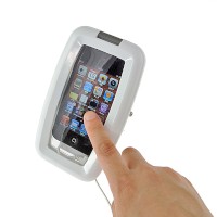 自転車のハンドルにiPhoneなどのスマートフォンを固定できる防水ケース「DN-82558」。スマートフォン本体をキズから守るほか、IPX-7相当の防水仕様で急な雨に遭遇しても本体を水から守る。 自転車のハンドルにiPhoneなどのスマートフォンを固定できる防水ケース「DN-82558」。スマートフォン本体をキズから守るほか、IPX-7相当の防水仕様で急な雨に遭遇しても本体を水から守る。