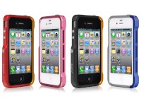 スタンドアーム一体のバンパー型iPhoneケース「Luxa2 Alum Armor iPhone 4/4S Stand Case」