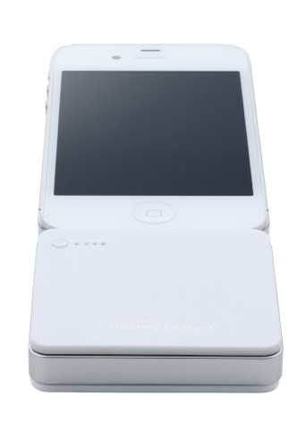 iPhoneやiPodなどドックコネクタを持つアップル製品向けの予備バッテリー「MacGizmo Extra Superior Battery Charger for iPhone/iPod」。iPhone 4S/4と同じカラーで幅や厚みを揃えており、装着時の一体感を実現している。 iPhoneやiPodなどドックコネクタを持つアップル製品向けの予備バッテリー「MacGizmo Extra Superior Battery Charger for iPhone/iPod」。iPhone 4S/4と同じカラーで幅や厚みを揃えており、装着時の一体感を実現している。