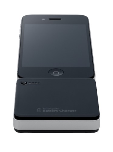 iPhoneやiPodなどドックコネクタを持つアップル製品向けの予備バッテリー「MacGizmo Extra Superior Battery Charger for iPhone/iPod」。iPhone 4S/4と同じカラーで幅や厚みを揃えており、装着時の一体感を実現している。 iPhoneやiPodなどドックコネクタを持つアップル製品向けの予備バッテリー「MacGizmo Extra Superior Battery Charger for iPhone/iPod」。iPhone 4S/4と同じカラーで幅や厚みを揃えており、装着時の一体感を実現している。