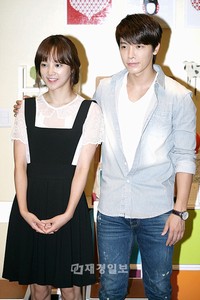 18日午後、キョンギ道パジュのプリズム公団のセット場で、チャンネルＡの週末ドラマ『パンダさんとハリネズミ』の撮影現場公開が行われた。