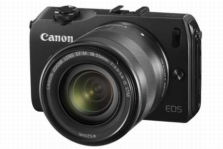 「EOS M」（ブラック）EF-M18-55mm F3.5-5.6 IS STM装着時（画像：キヤノン）