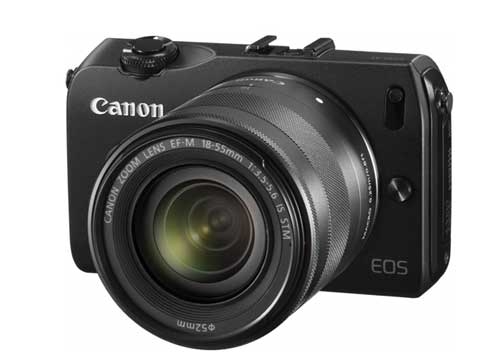 「EOS M」（ブラック）EF-M18-55mm F3.5-5.6 IS STM装着時（画像：キヤノン）