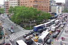 2007年、米国では、ラッシュアワーの交通渋滞に費やされた時間は平均36時間でした。これは時間と燃料の損失額に換算すると、一人当たり750ドルかかかっていることになります。