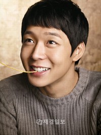 カフェベーネ(代表理事キム・ソングォン)のセカンドブランド、イタリアンファミリーレストラン「ブラックスミス」においてパク・ユチョン(JYJ)のファンサイン会が開催された。 カフェベーネ(代表理事キム・ソングォン)のセカンドブランド、イタリアンファミリーレストラン「ブラックスミス」においてパク・ユチョン(JYJ)のファンサイン会が開催された。