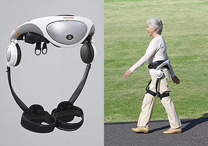 リズム歩行アシスト(左)とリズム歩行アシスト装着例(歩行中) (写真:ホンダ) リズム歩行アシスト(左)とリズム歩行アシスト装着例(歩行中) (写真:ホンダ)