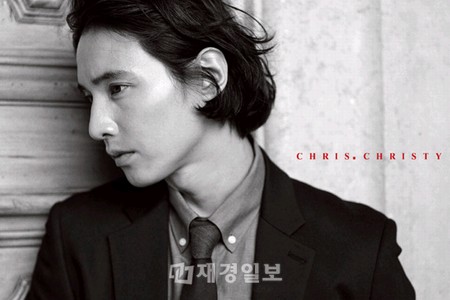 アパレルブランド「クリス・クリスティ」が、2012秋シーズン“ANOTHER EMOTIONAL”をコンセプトに広告キャンペーンを実施した。江南にある撮影現場に登場したウォンビンは、おしゃれな秋のヘアスタイルを披露し目を引いた。