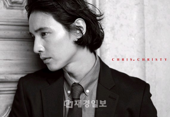 アパレルブランド「クリス・クリスティ」が、2012秋シーズン“ANOTHER EMOTIONAL”をコンセプトに広告キャンペーンを実施した。江南にある撮影現場に登場したウォンビンは、おしゃれな秋のヘアスタイルを披露し目を引いた。