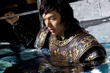 ドラマ『神医』のイ・ミンホが、水中撮影を完璧にこなしてみせた。写真＝神医文化産業専門会社