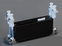 インクジェットプリントヘッド「KJ403T」(写真:京セラ) インクジェットプリントヘッド「KJ403T」(写真:京セラ)