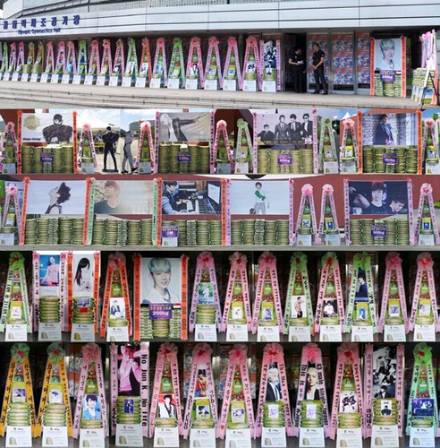 パク・ジニョン、Wonder Girlsソヒ、2PMジュンス、ジュノ、チャンソン、ウヨン、2AMチョグォン、イム・スロン、Miss Aジアの国内外のファンらが、「2012 JYP NATIONコンサート」に、ドリーミー花輪を送り応援した。写真=ドリーミー