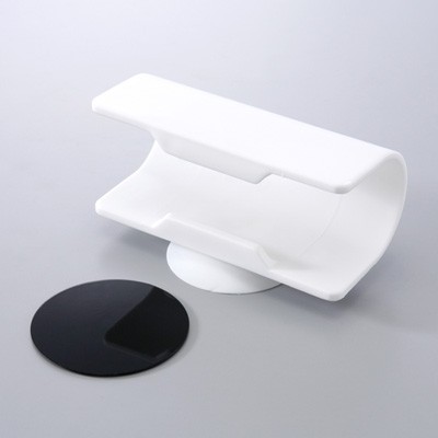 サンワサプライが7日発売したiPhoneやスマートフォンを縦置きや横置きに自由に設置できるホルダー型スタンド「iPhone・スマートフォンホルダースタンド（縦・横置き対応・シリコン素材）200－STN006」