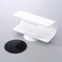 サンワサプライが7日発売したiPhoneやスマートフォンを縦置きや横置きに自由に設置できるホルダー型スタンド「iPhone・スマートフォンホルダースタンド（縦・横置き対応・シリコン素材）200－STN006」