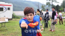 毎週一つのテーマを決め、INFINITE内での序列を整理するMnetのリアリティー番組『INFINITE序列王』（毎週水曜日午後5時、夜9時放送）で、ビジュアル担当のエルがマッチョなスーパーマンに変身した。