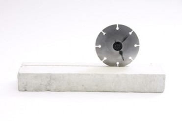 パスザバトン表参道にて「小さな素材から世界を刻む」展 - 垣内光司、藤本壮介らが制作した時計展示