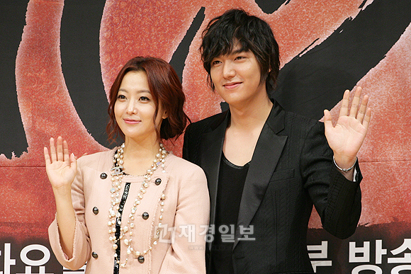 SBSドラマ『神医』、制作発表会にイ・ミンホら出演者が登場（10） キム・ヒソン、イ・ミンホ