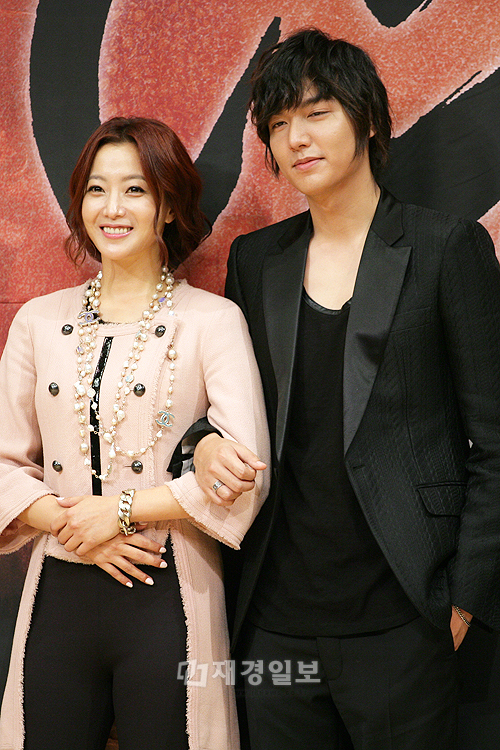 SBSドラマ『神医』、制作発表会にイ・ミンホら出演者が登場（6） キム・ヒソン、イ・ミンホ