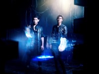 エイベックス・マーケティングは10日、東方神起の最新シングル「ANDROID」のジャケットをモチーフとしたきせかえキットを同日から「新・オンガク生活 mu-mo」で独占配信すると発表した。 エイベックス・マーケティングは10日、東方神起の最新シングル「ANDROID」のジャケットをモチーフとしたきせかえキットを同日から「新・オンガク生活 mu-mo」で独占配信すると発表した。