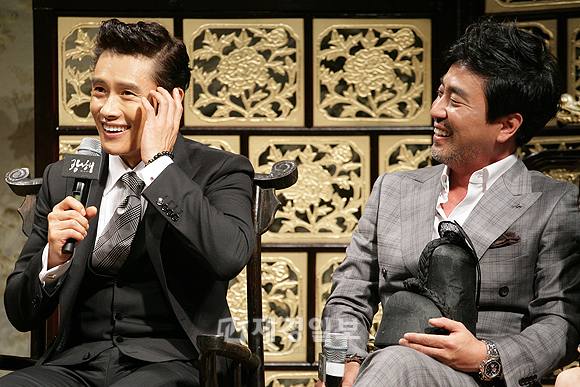 イ・ビョンホン主演　映画『光海、王になった男』製作発表会（23） イ・ビョンホン、リュ・スンリョン