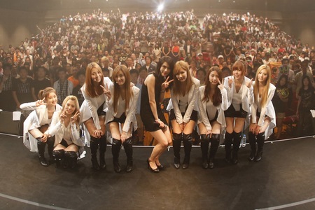 AFTERSCHOOL（アフタースクール）が19日、日本でのデビュー1周年を記念した日本初のファンミーティングを都内で開催した。