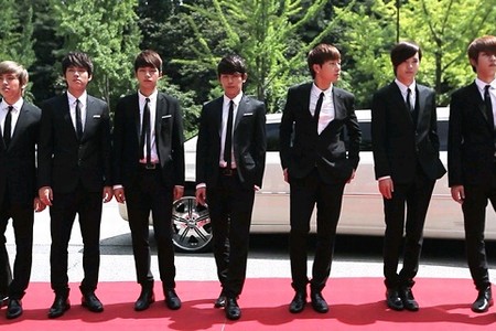 毎週一つのテーマを決めて、INFINITE内の序列を整理するリアリティー番組『INFINITE序列王』が、過去3カ月間の放送を総まとめする『2012INFINITE序列王アワーズ』を開催する。