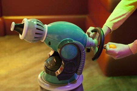 ペンキ噴射装置「トゥーントーン・スプラットマスター」(C)Disney ペンキ噴射装置「トゥーントーン・スプラットマスター」(C)Disney