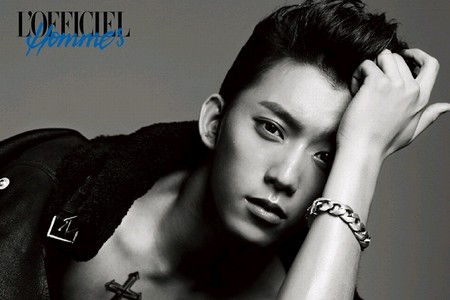 B1A4のゴンチャンは、男性ファッション誌「L’OFFICIEL HOMMES」9月号のグラビアで、以前よりもさらに男らしくそしてファッショナブルになった姿をアピールした。