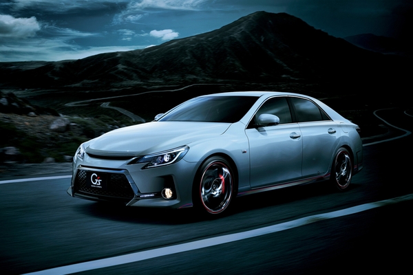 350S“G's”(ホワイトパールクリスタルシャイン)<オプション装着車>(画像:トヨタ自動車) 350S“G's”(ホワイトパールクリスタルシャイン)<オプション装着車>(画像:トヨタ自動車)