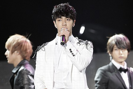 KBS 2TV『国民トークショー アンニョンハセヨ』にゲスト出演したBEASTのイ・ギグァンが、チャン・ヒョンスンの妹のルックスを絶賛しながらエピソードを披露した。