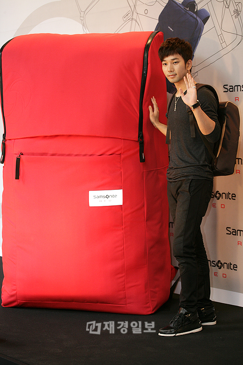 少女時代ユリ&2AMチョグォン&MBLAQジオ、カジュアルバッグブランドの展示会に登場! (1) MBLAQ(エムブラック)のジオ