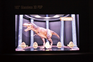 「103型裸眼3D表示プラズマディスプレイ」(写真:パナソニック) 「103型裸眼3D表示プラズマディスプレイ」(写真:パナソニック)
