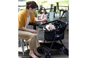 コンビがペットカート「コムペット ミリミリ(compet milimili)」を発売(画像:コンビ) コンビがペットカート「コムペット ミリミリ(compet milimili)」を発売(画像:コンビ)