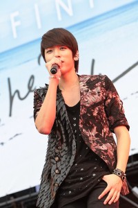 INFINITE、横浜で「She's Back」リリース記念のハイタッチ会　豪雨の中3,000人が参加