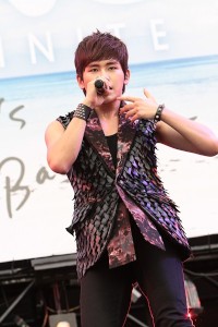 INFINITE、横浜で「She's Back」リリース記念のハイタッチ会　豪雨の中3,000人が参加