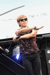 INFINITE、横浜で「She's Back」リリース記念のハイタッチ会　豪雨の中3,000人が参加