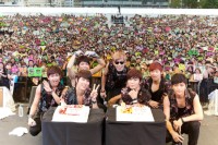 INFINITE、横浜で「She's Back」リリース記念のハイタッチ会　豪雨の中3,000人が参加