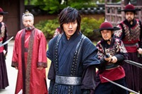 SBSドラマ『神医』で、イ・ミンホが最大の危機を迎える。
