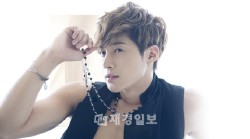 SS501キム・ヒョンジュンの2ndシングル「HEAT」が冷めやらぬ人気を誇っている。