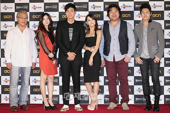 ドラマ『バンパイア検事2』の制作発表会、吉高由里子らが出席（2）