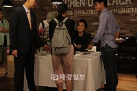 韓国のイタリアン・ファミリーレストラン「ブラックスミス」は、9月1日夕方6時30分から約2時間、仁寺洞安国駅店で、ブラックスミス専属モデルソン・スンホンのサイン会を開催した。