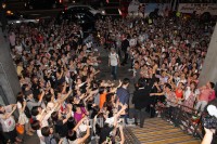 韓国のイタリアン・ファミリーレストラン「ブラックスミス」は、9月1日夕方6時30分から約2時間、仁寺洞安国駅店で、ブラックスミス専属モデルソン・スンホンのサイン会を開催した。 韓国のイタリアン・ファミリーレストラン「ブラックスミス」は、9月1日夕方6時30分から約2時間、仁寺洞安国駅店で、ブラックスミス専属モデルソン・スンホンのサイン会を開催した。