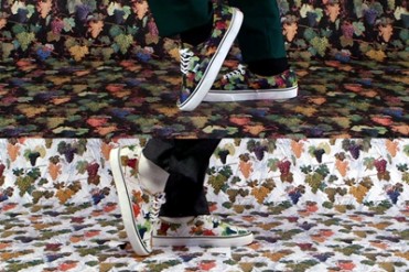 KENZO×VANSのコラボ第3弾は、マーブルとグレーププリントのオーセンティックとスリッポン