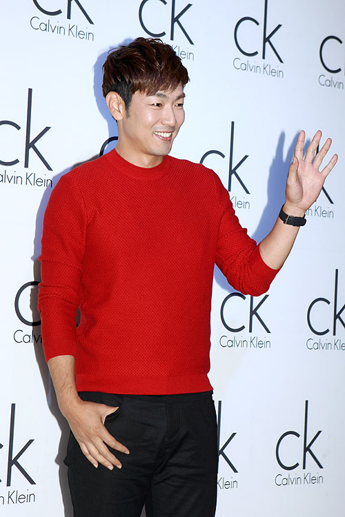 少女時代ユリ、カルバン・クライン清潭洞店オープンイベントに出席（21） イ・ジョンヒョク