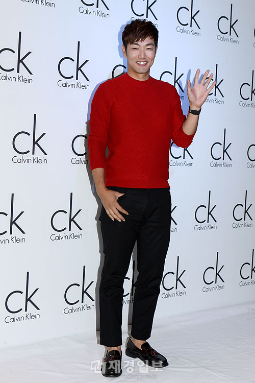 少女時代ユリ、カルバン・クライン清潭洞店オープンイベントに出席（20） イ・ジョンヒョク